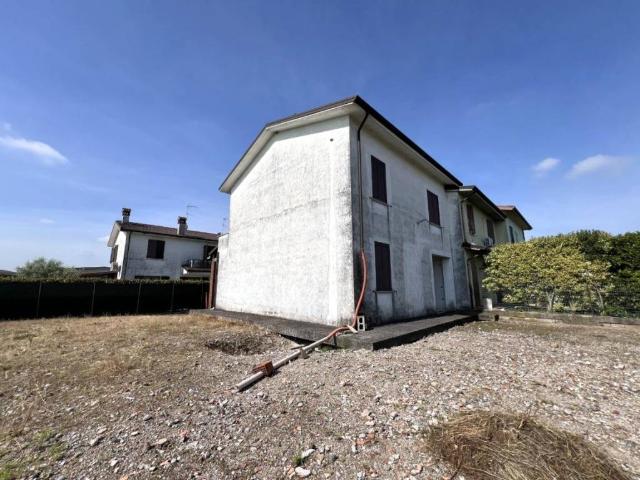 Villa Indipendente in vendita a Acquanegra Sul Chiese, Lombardia