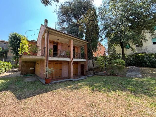 Villa Indipendente in vendita a Acquapendente, Lazio
