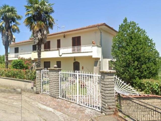 Villa Indipendente in vendita a Acquapendente, Lazio