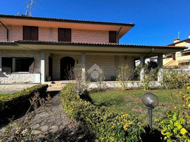 Villa Indipendente in vendita a Acquapendente, Lazio