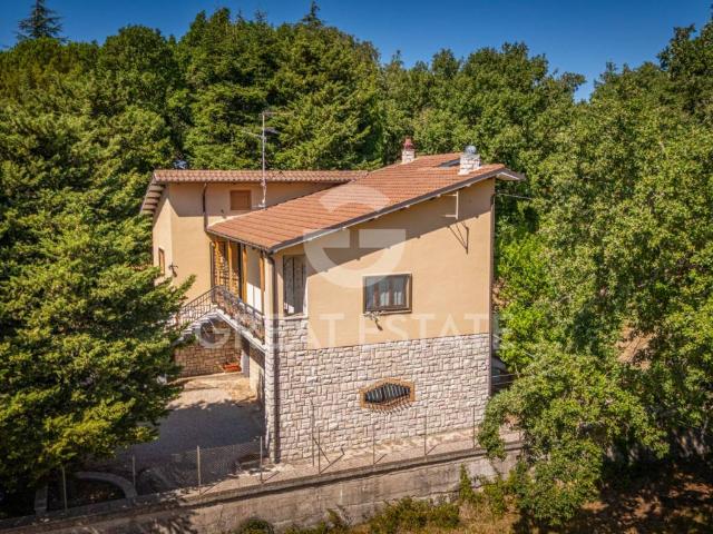 Villa Indipendente in vendita a Acquasparta, Umbria