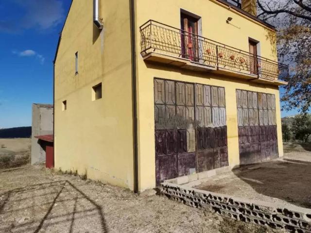 Villa Indipendente in vendita a Acquaviva Collecroce, Molise