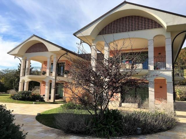 Villa Indipendente in vendita a Ponterotto, Marche