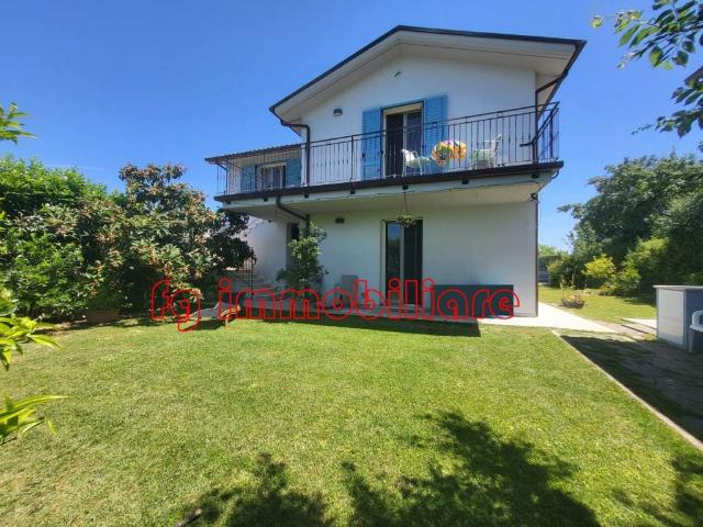 Villa Indipendente in vendita a Ponterotto, Marche