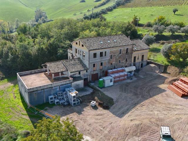 Rustico in vendita a Ponterotto, Marche