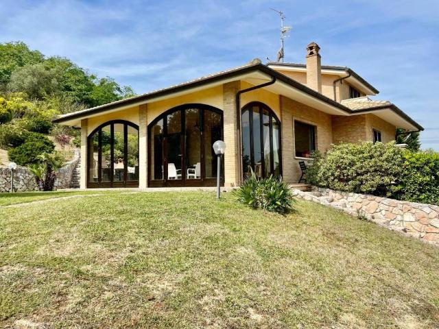 Villa Indipendente in vendita a Marche, Ascoli Piceno