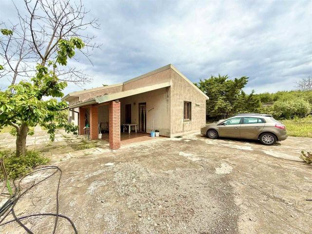 Villa Indipendente in vendita a Adrano, Sicilia