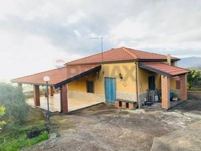 Villa Indipendente in vendita a Adrano, Sicilia