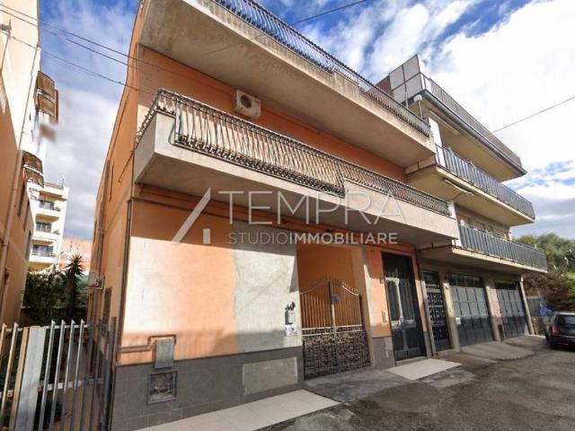 Villa Indipendente in vendita a Adrano, Sicilia