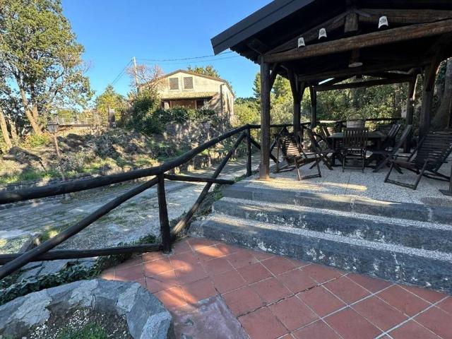 Villa Indipendente in vendita a Adrano, Sicilia
