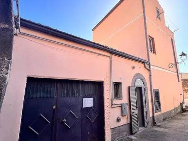 Villa Indipendente in vendita a Adrano, Sicilia