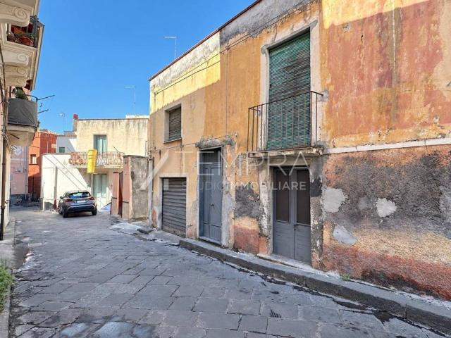 Villa Indipendente in vendita a Adrano, Catania