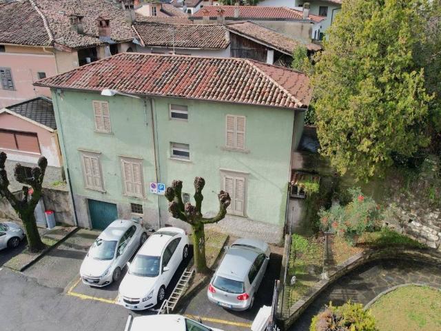 Villa Indipendente in vendita a Adrara San Martino, Lombardia