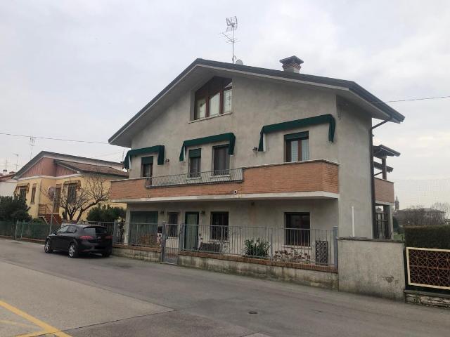 Villa Indipendente in vendita a Borgo Dolomiti, Adria