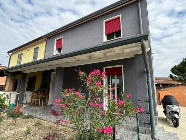 Villa Indipendente in vendita a Adria, Veneto