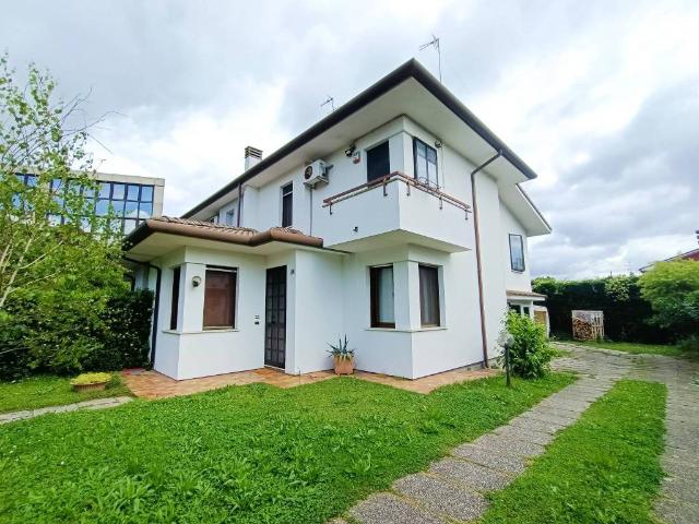 Villa Indipendente in vendita a Borgo Dolomiti, Adria