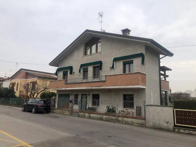 Villa Indipendente in vendita a Borgo Dolomiti, Adria