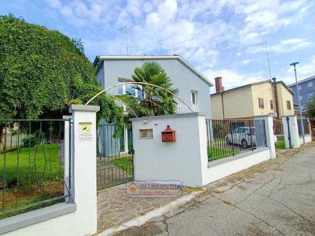 Villa Indipendente in vendita a Borgo Dolomiti, Adria