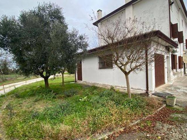 Villa Indipendente in vendita a Borgo Dolomiti, Adria