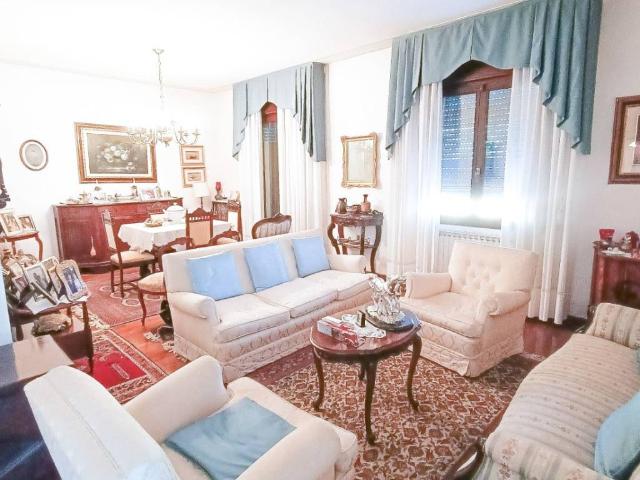 Villa Indipendente in vendita a Adria, Veneto