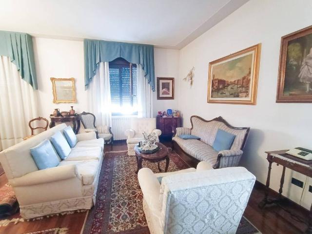 Villa Indipendente in vendita a Adria, Veneto