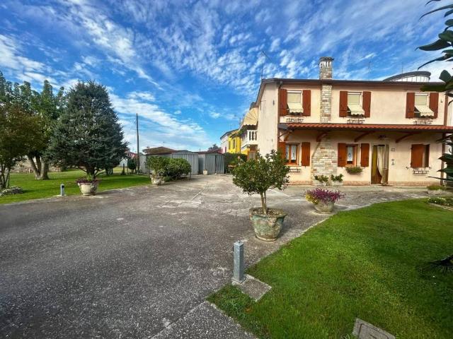 Villa Indipendente in vendita a Adria, Veneto