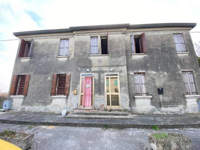 Villa Indipendente in vendita a Adria, Veneto