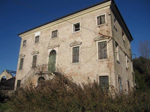 Villa Indipendente in vendita a Adria, Veneto