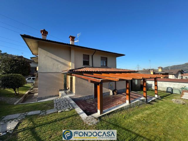 Villa Indipendente in vendita a Adro, Lombardia