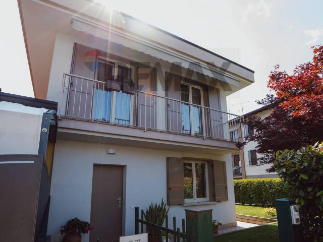 Villa Indipendente in vendita a Adro, Lombardia