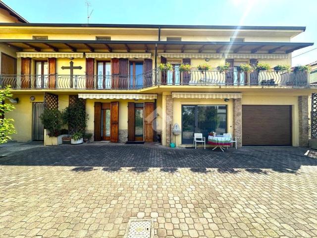 Villa Indipendente in vendita a Adro, Lombardia