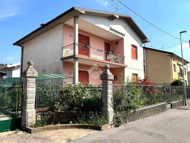 Villa Indipendente in vendita a Adro, Lombardia