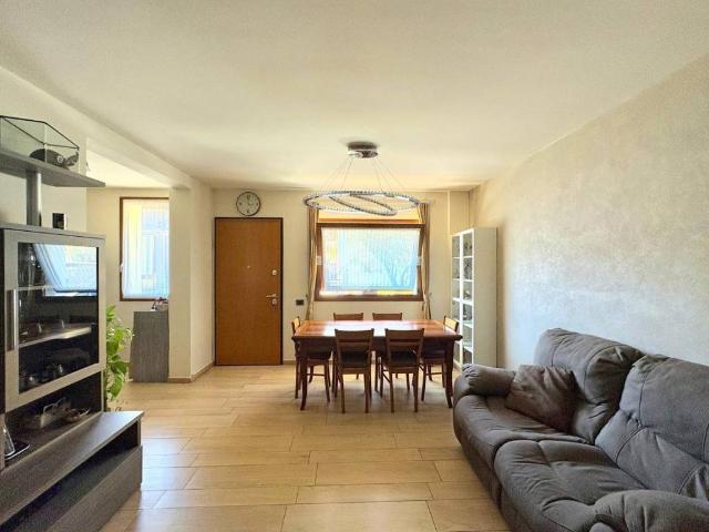 Villa Indipendente in vendita a Adro, Lombardia