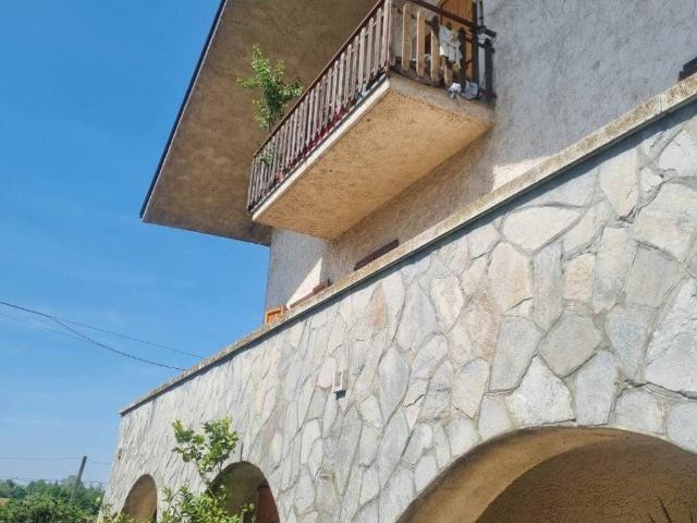 Villa Indipendente in vendita a Agazzano, Reggio Emilia
