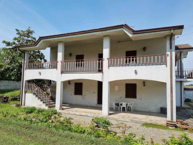 Villa Indipendente in vendita a Agazzano, Reggio Emilia