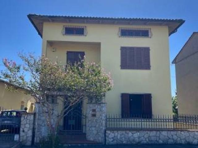 Villa Indipendente in vendita a Agliana, Toscana