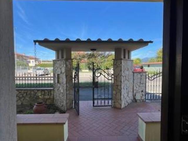 Villa Indipendente in vendita a Agliana, Toscana