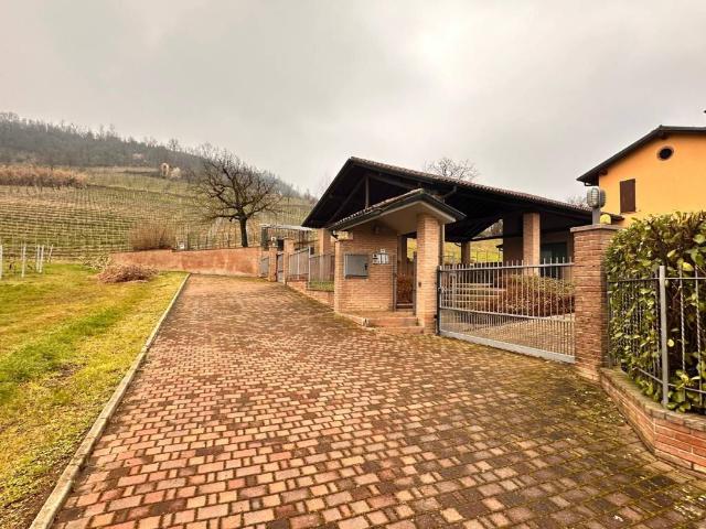 Villa Indipendente in vendita a Piemonte, Asti