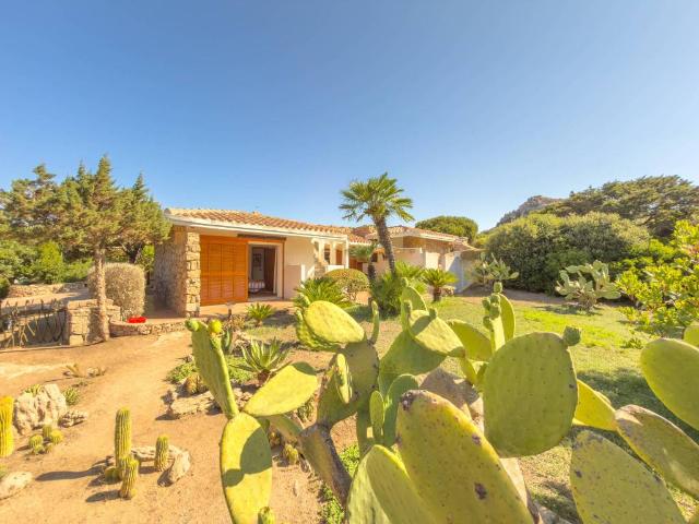 Villa Indipendente in vendita a Portobello di Gallura, Aglientu