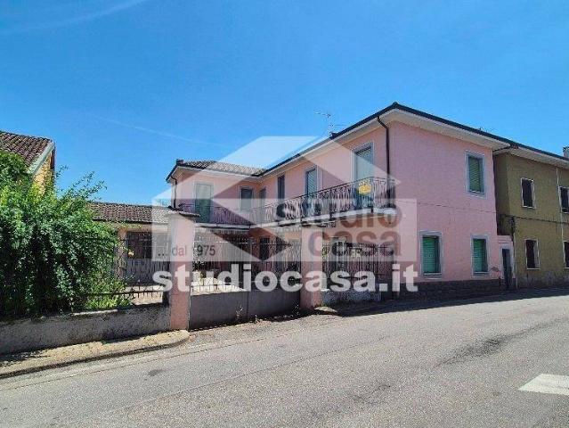 Villa Indipendente in vendita a Agnadello, Lombardia