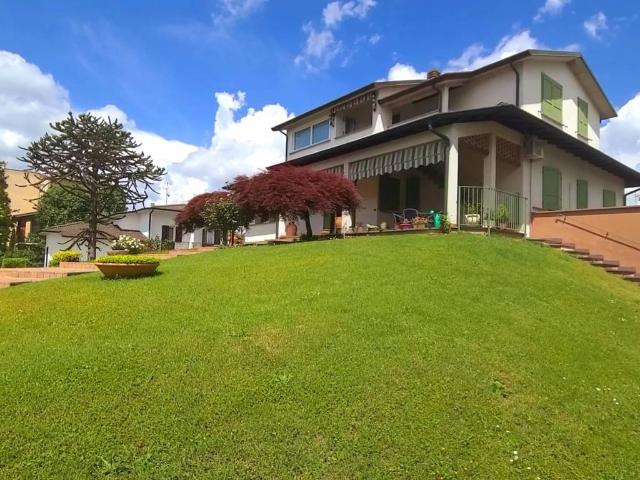 Villa Indipendente in vendita a Agnadello, Lombardia