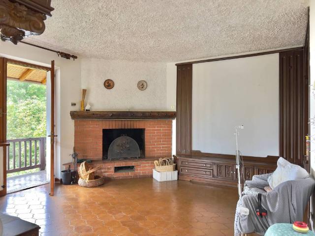 Villa Indipendente in vendita a Comunità Montana Valli del Verbano, Agra