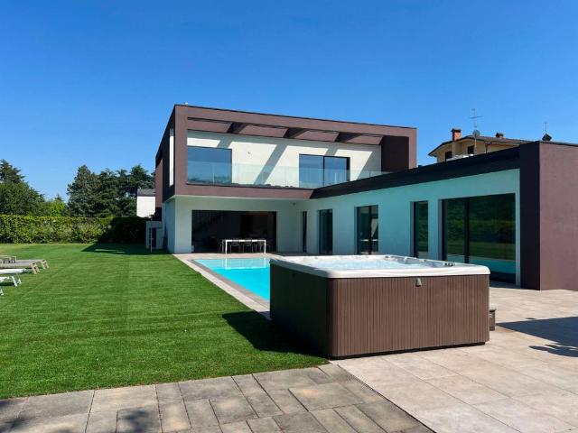 Villa Indipendente in vendita a Agrate Brianza, Lombardia