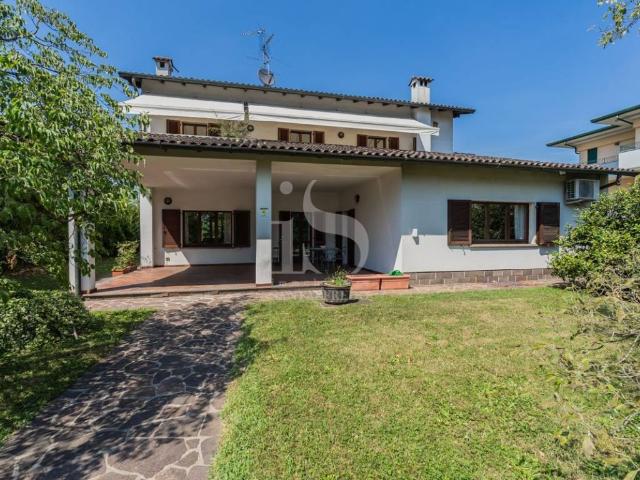 Villa Indipendente in vendita a Agrate Brianza, Lombardia