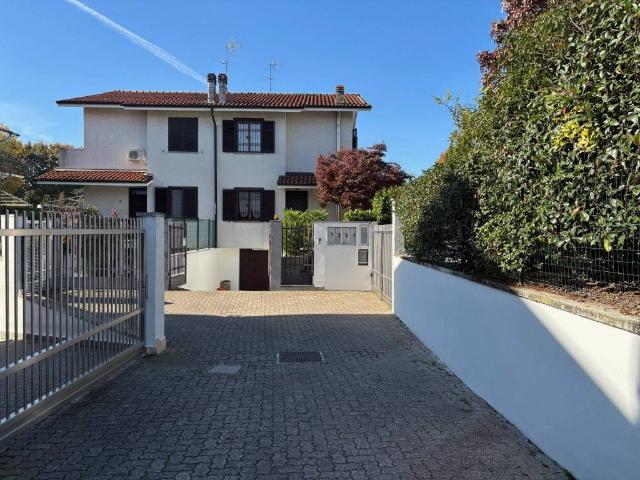 Villa Indipendente in vendita a Agrate Brianza, Lombardia