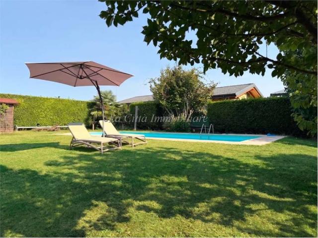 Villa Indipendente in vendita a Agrate, Agrate Conturbia