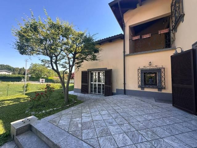 Villa Indipendente in vendita a Agrate, Agrate Conturbia
