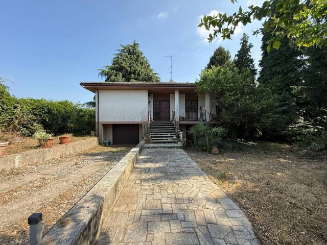 Villa Indipendente in vendita a Agrate, Agrate Conturbia