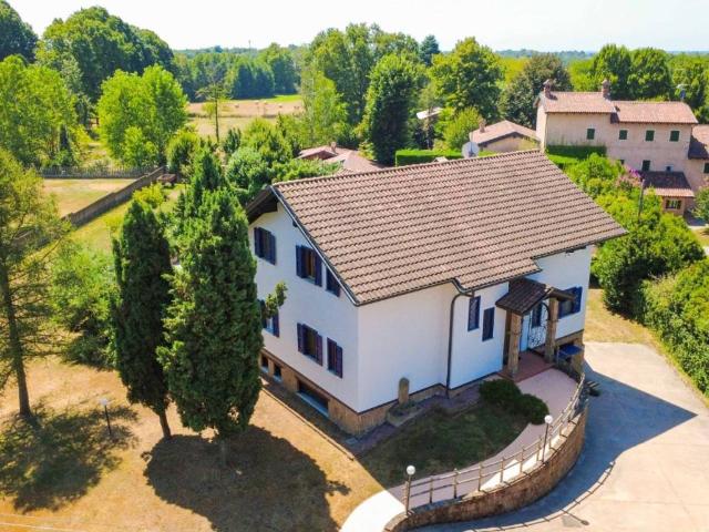 Villa Indipendente in vendita a Agrate, Agrate Conturbia