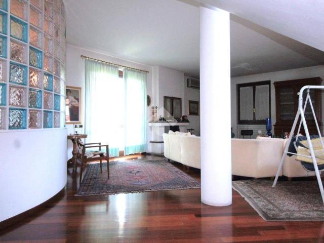 Villa Indipendente in vendita a Aicurzio